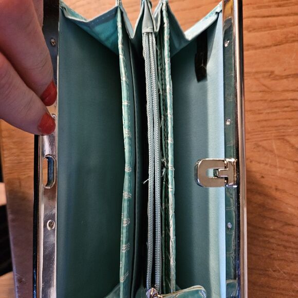 Women's Wallet Crocodile Embossed Turquoise Snake Unique Close - Picture 9 of 10